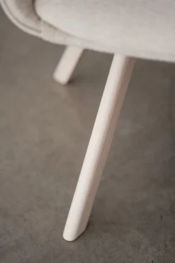 ALISON nojatuoli tammijaloilla - Stemma.fi