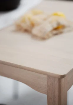 MARKHAM ruokapöytä