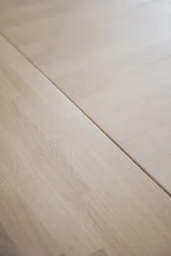 MARKHAM ruokapöytä